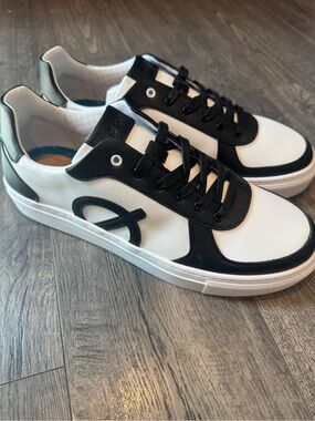 LOCI Classic Sneakers Size 43 Women’s 11 Mens 10 NWOB